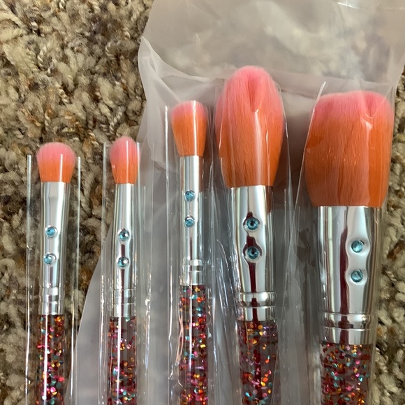 New in package Slmissglam Rainbow Luxe Set stay sparkly brush set - Picture 3 of 4